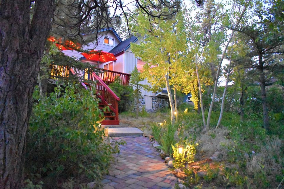 Dream Getaway-Secluded Hot Spa-Walk to Village-Walk to Pineknot Trailhead-Plus King Bed! House in Big Bear