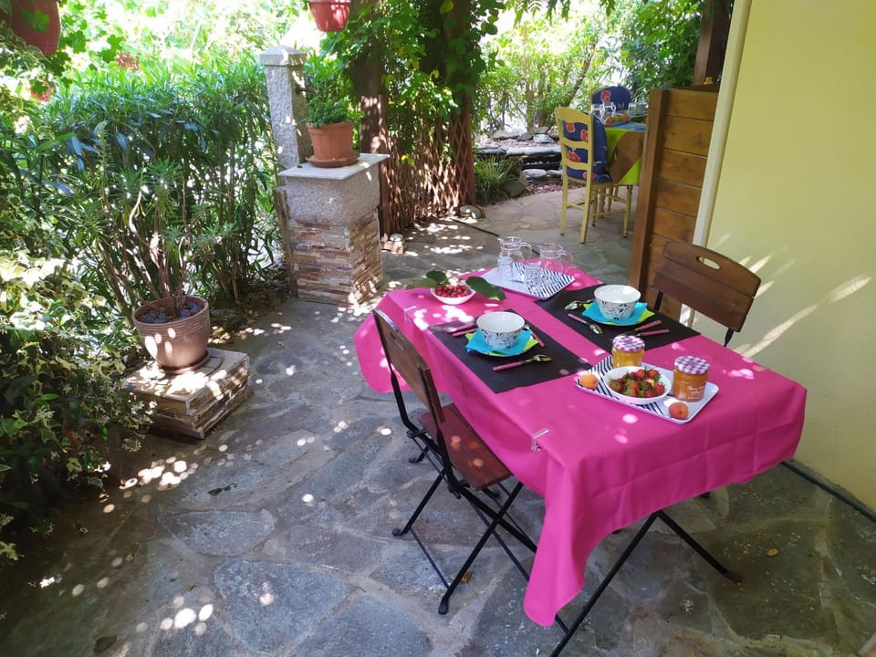 Patio, Restaurant/places to eat, Food and drinks, Breakfast