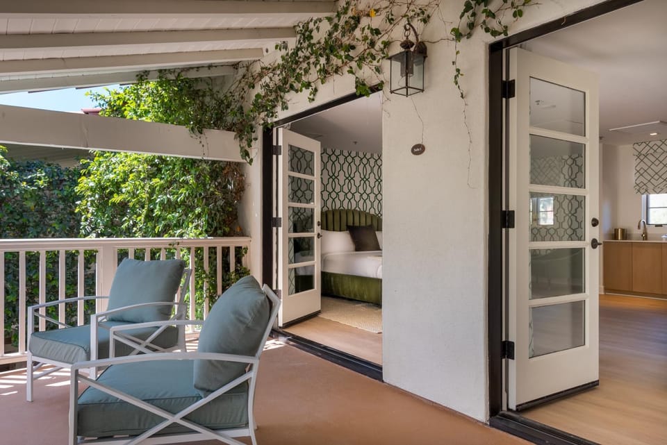Patio, Bed, View (from property/room), Balcony/Terrace, Seating area, Bedroom, minibar