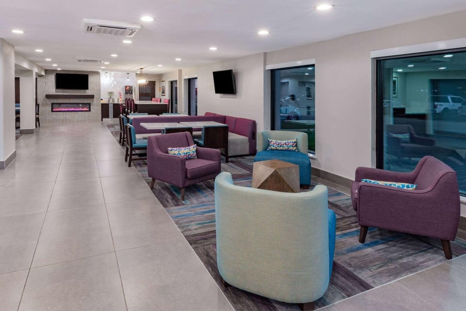 Communal lounge/ TV room, Lobby or reception