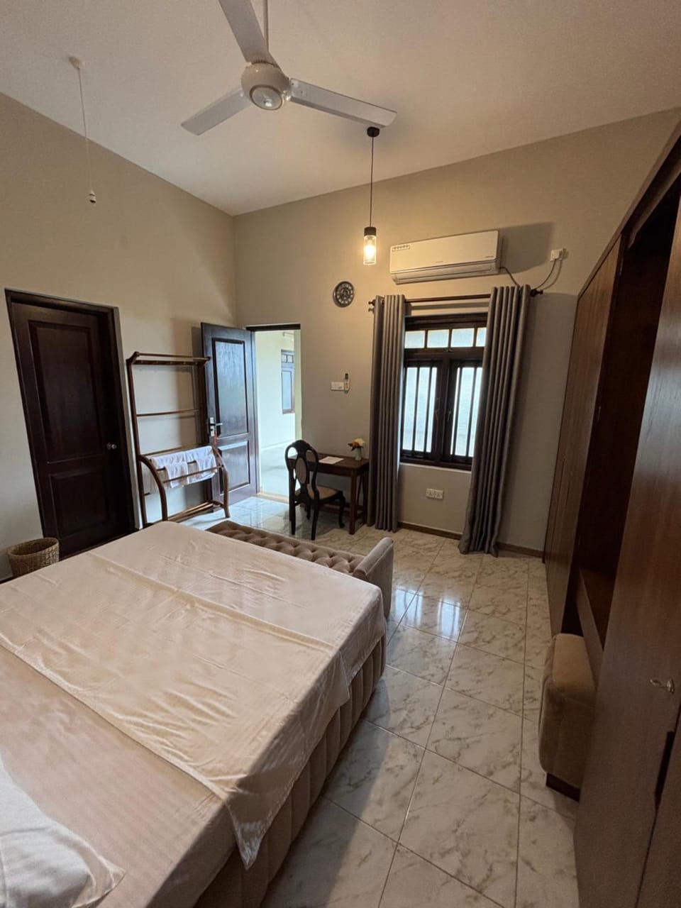 Bed, Photo of the whole room, Bedroom, wardrobe, air conditioner