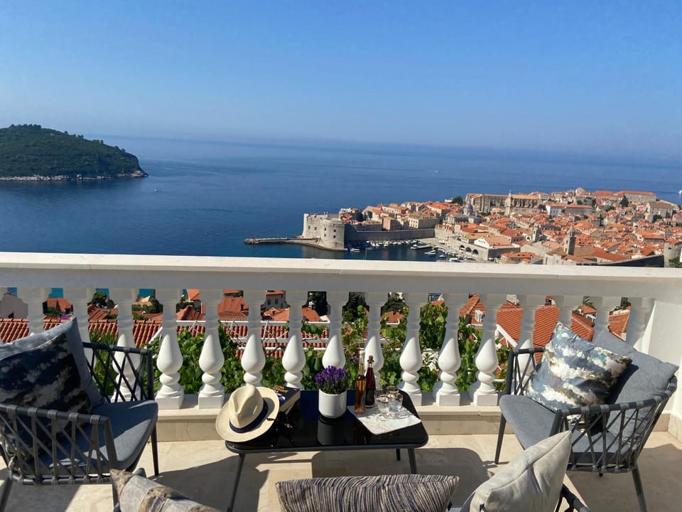 Balcony/Terrace, Seating area, City view, Sea view