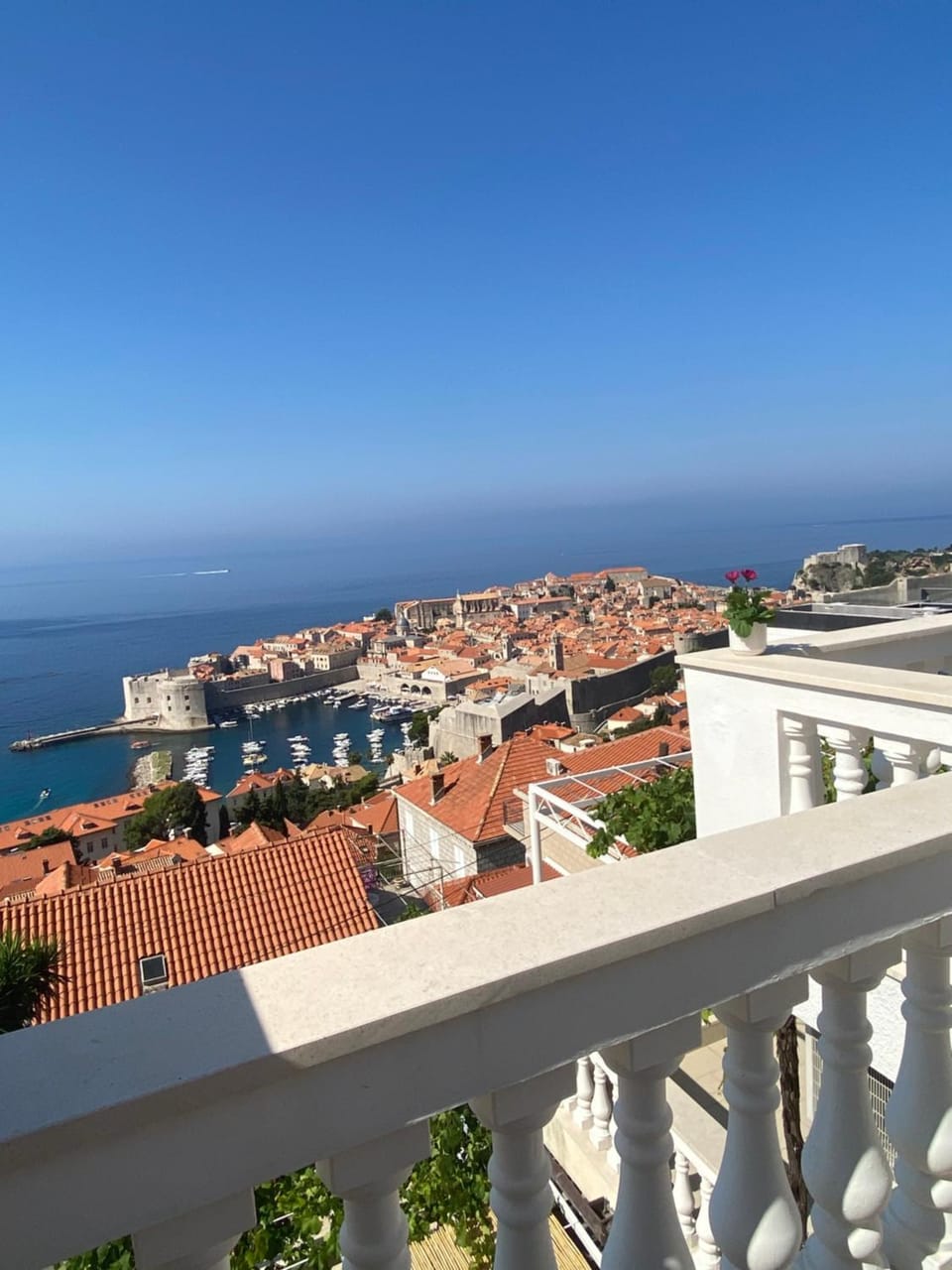 View (from property/room), Balcony/Terrace, City view, Sea view