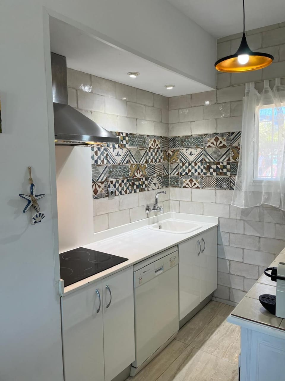 Kitchen or kitchenette, dishwasher
