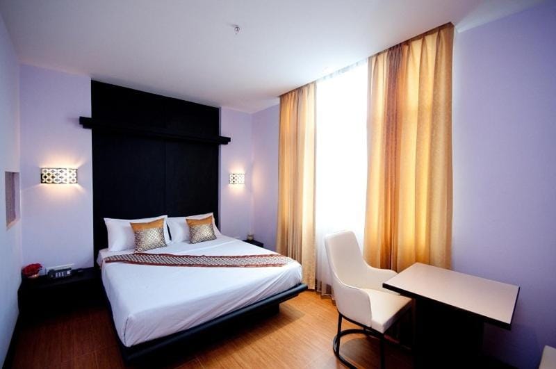 Siam Paradise Entertainment Complex Hotel in Bangkok