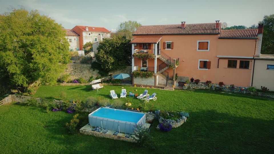 Property building, Day, Bird's eye view, Summer, Darts, Garden, Hiking, On site, Garden view, Pool view, Swimming pool