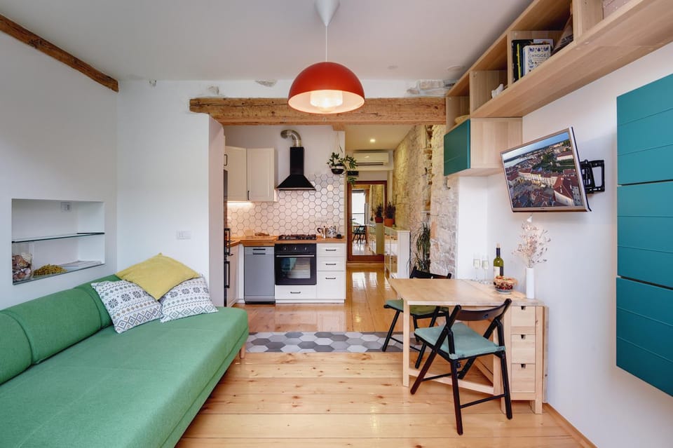 Kitchen or kitchenette, Living room