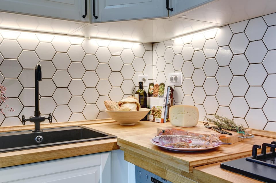 Kitchen or kitchenette
