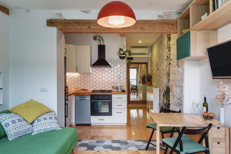 Kitchen or kitchenette, Living room