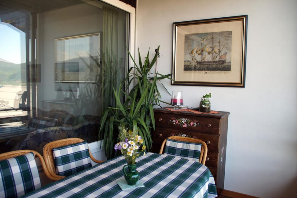 Balcony/Terrace, Decorative detail, Seating area