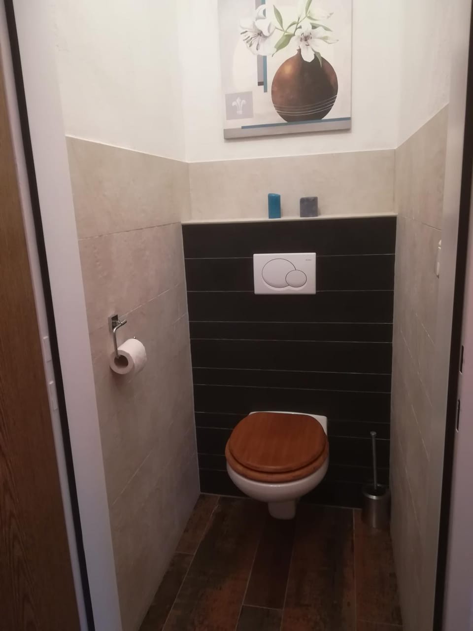 Toilet, Decorative detail