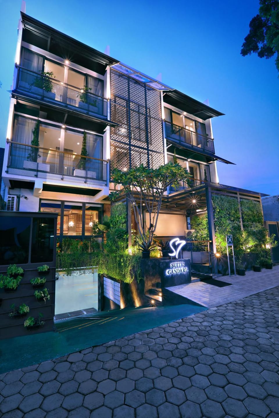 Property building, Facade/entrance