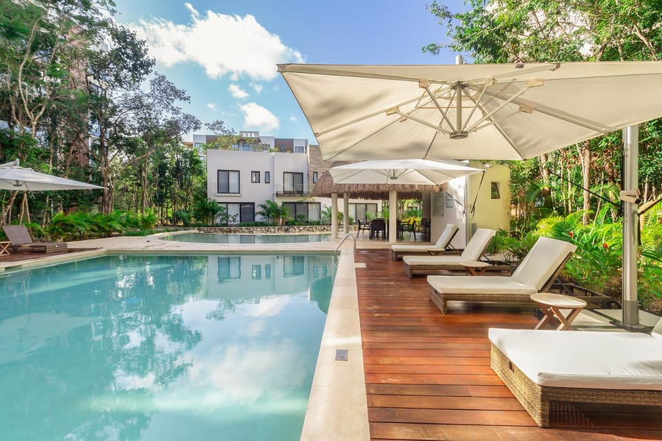 Swimming pool, sunbed
