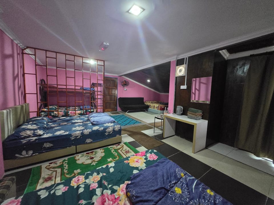 Bed, TV and multimedia, Photo of the whole room, Bedroom, bunk bed