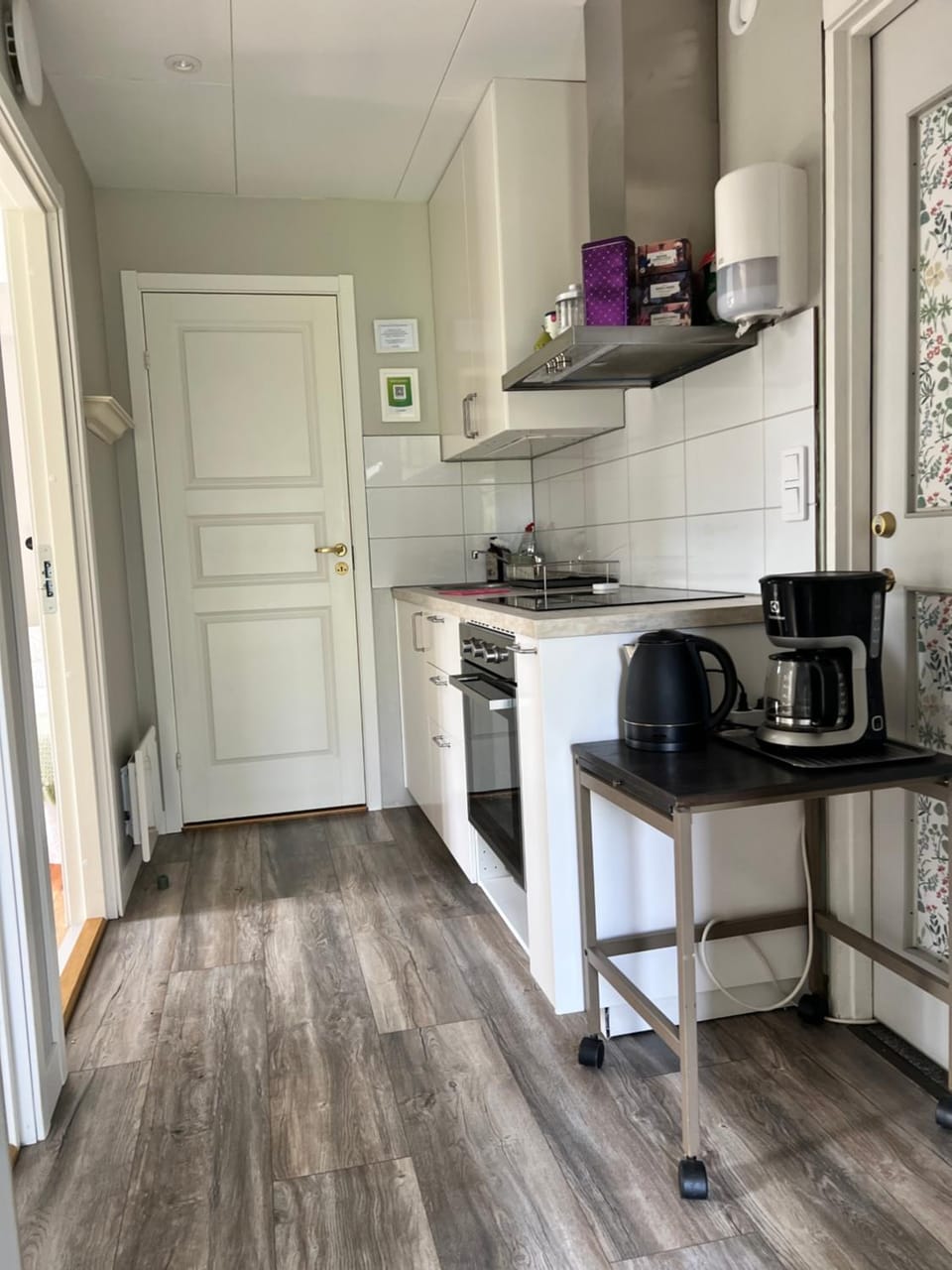 Kitchen or kitchenette, pet friendly, stove, toaster