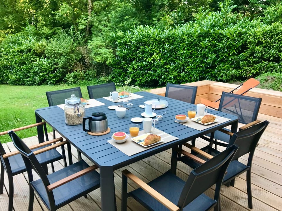 Garden, Balcony/Terrace, Seating area, Food, Breakfast, Continental breakfast
