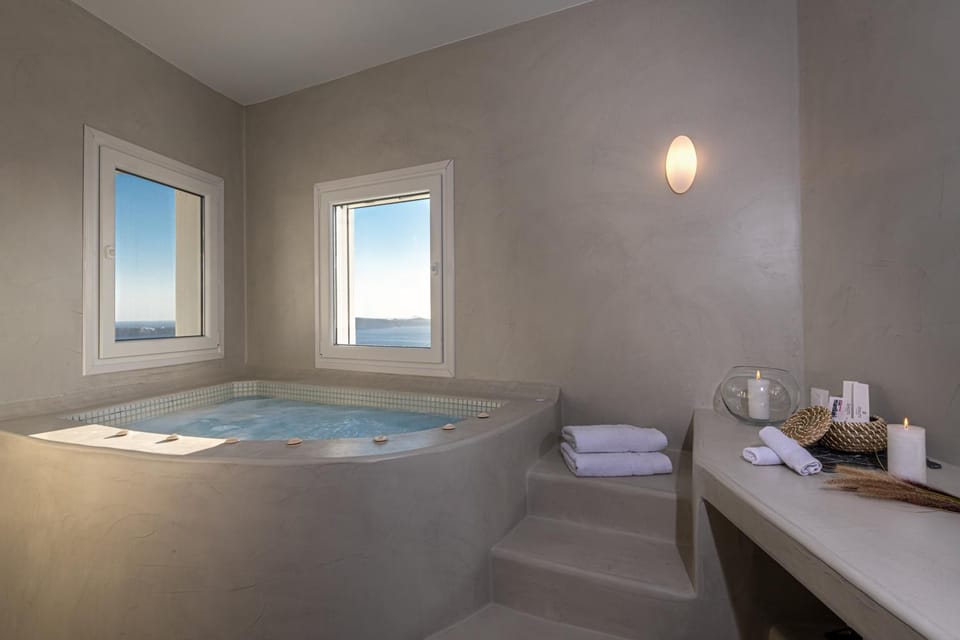 Adamant Suites Hotel in Thera