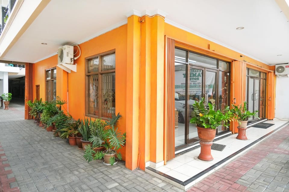 Facade/entrance