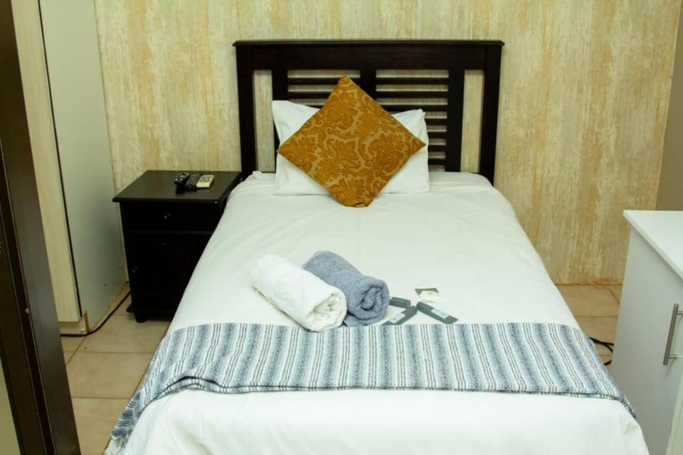 Vakhusi Guesthouse Bed and Breakfast in South Africa