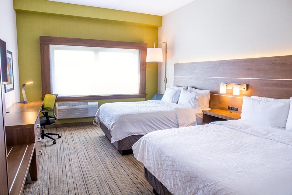 Bed, TV and multimedia, Bedroom, hair dresser