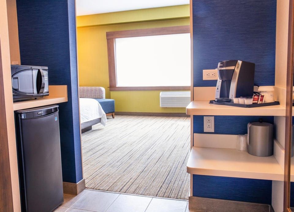 Coffee/tea facilities, hair dresser, minibar