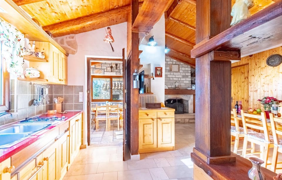 Kitchen or kitchenette, Communal kitchen