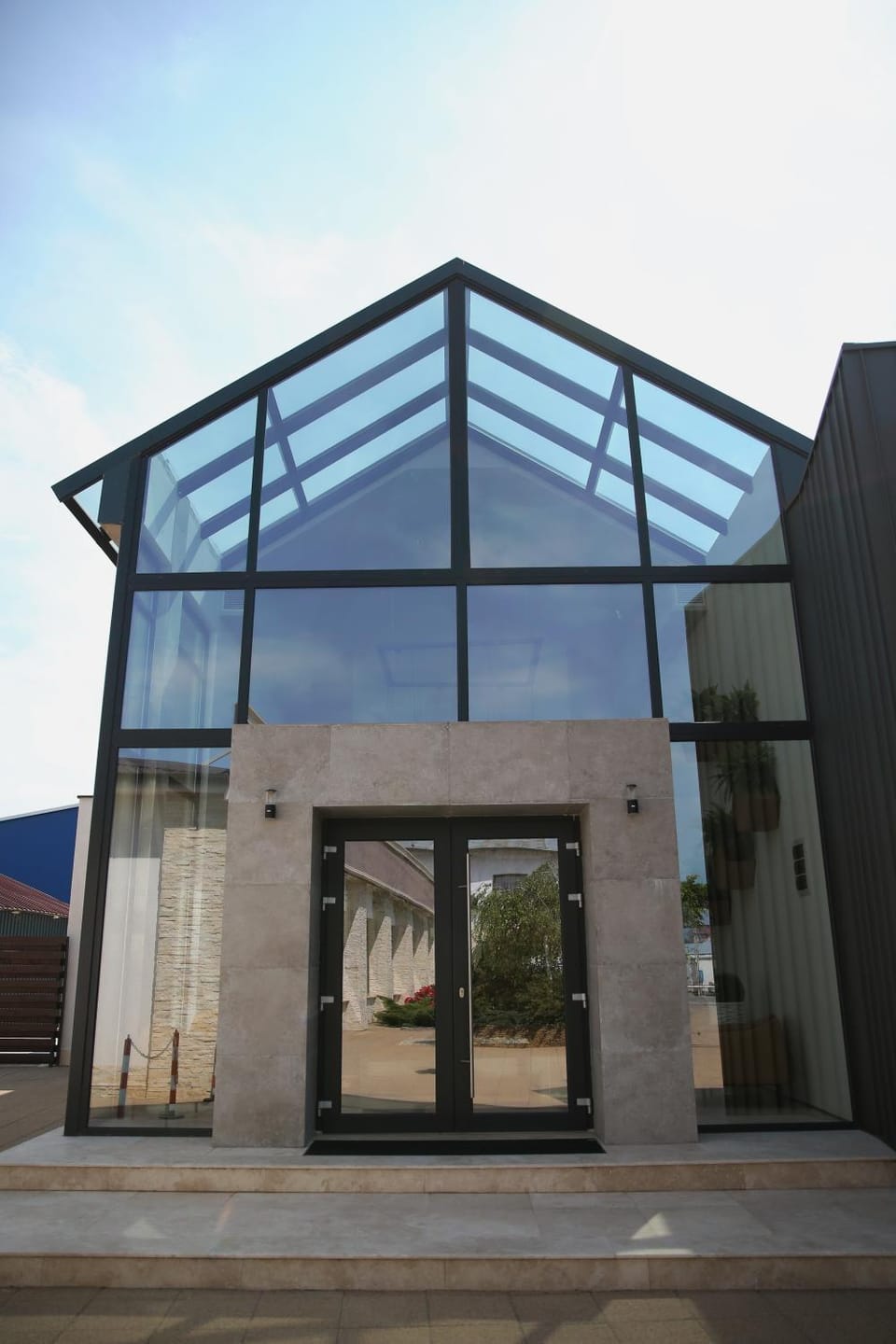 Facade/entrance