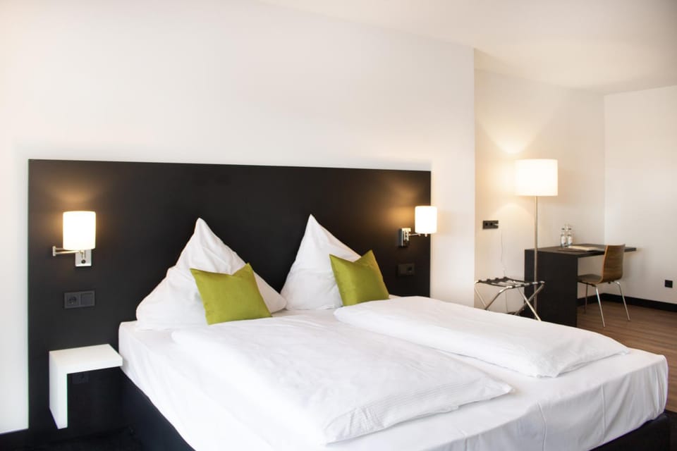 Bed, Photo of the whole room, room service