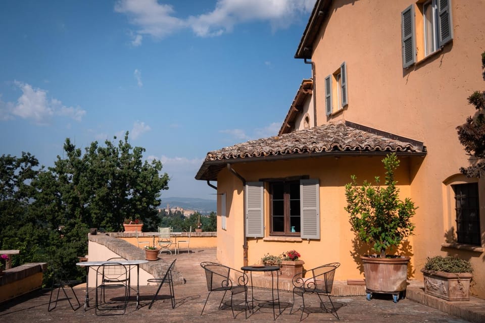 Property building, Facade/entrance, Balcony/Terrace