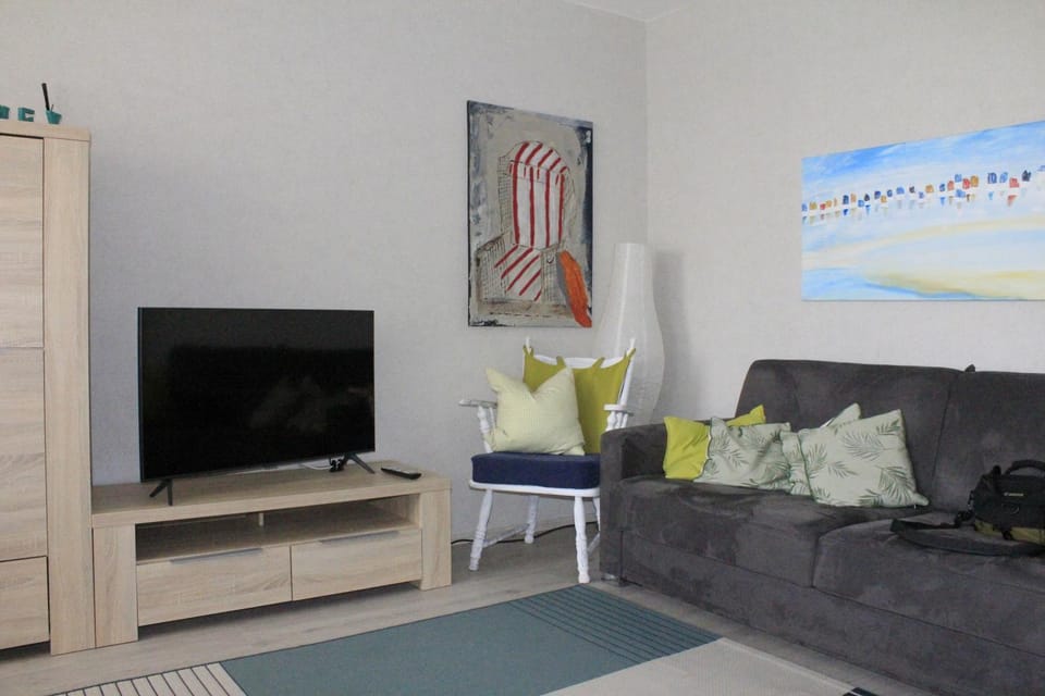 Communal lounge/ TV room, TV and multimedia, Living room, Seating area