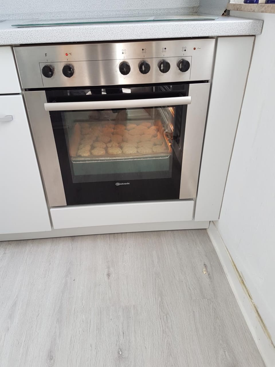 Kitchen or kitchenette, pet friendly, stove