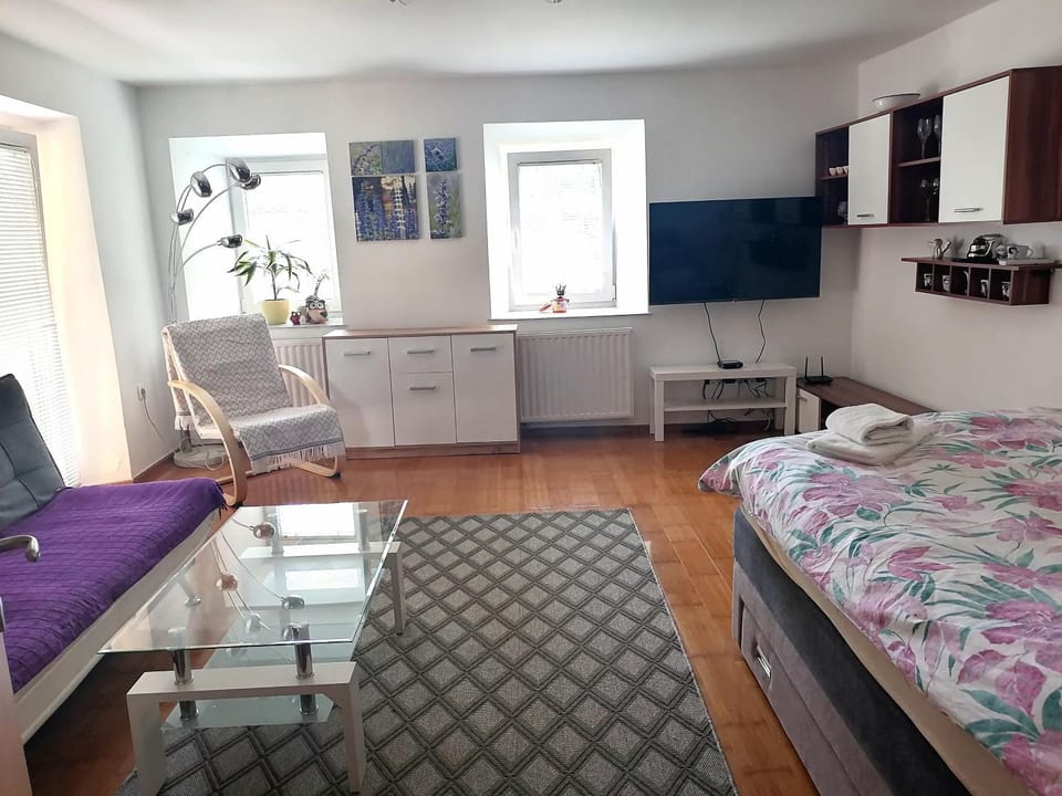 Seating area, Bedroom