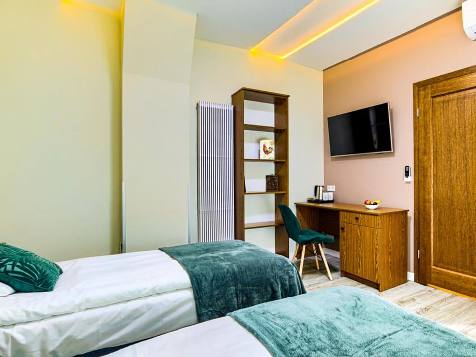 Bed, TV and multimedia, Living room, Other, Other, Other, Photo of the whole room, Decorative detail, Seating area, Evening entertainment, Bedroom, wardrobe