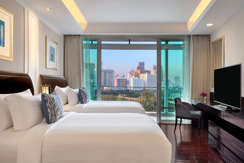 TV and multimedia, Photo of the whole room, City view