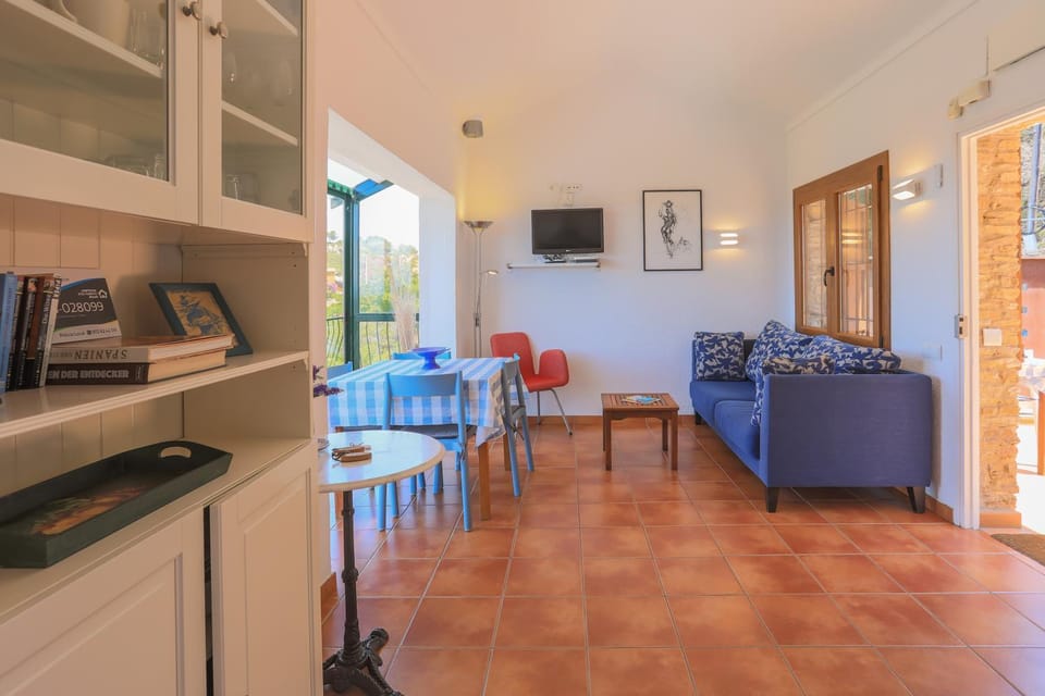 TV and multimedia, Living room, Seating area, Dining area, internet