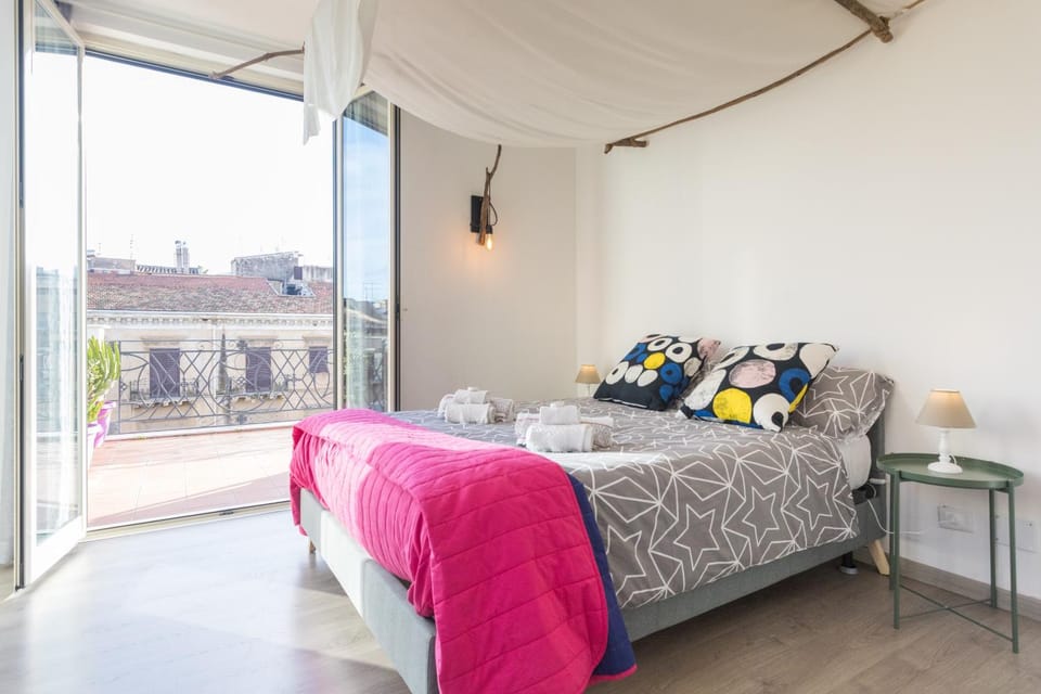 Bed, Decorative detail, Bedroom, City view, Street view