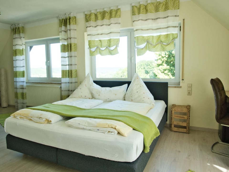 Bed, Photo of the whole room, Bedroom, Mountain view, River view