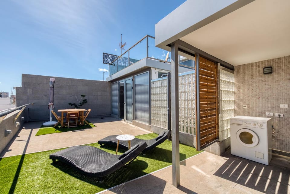 Balcony/Terrace, Decorative detail, Area and facilities
