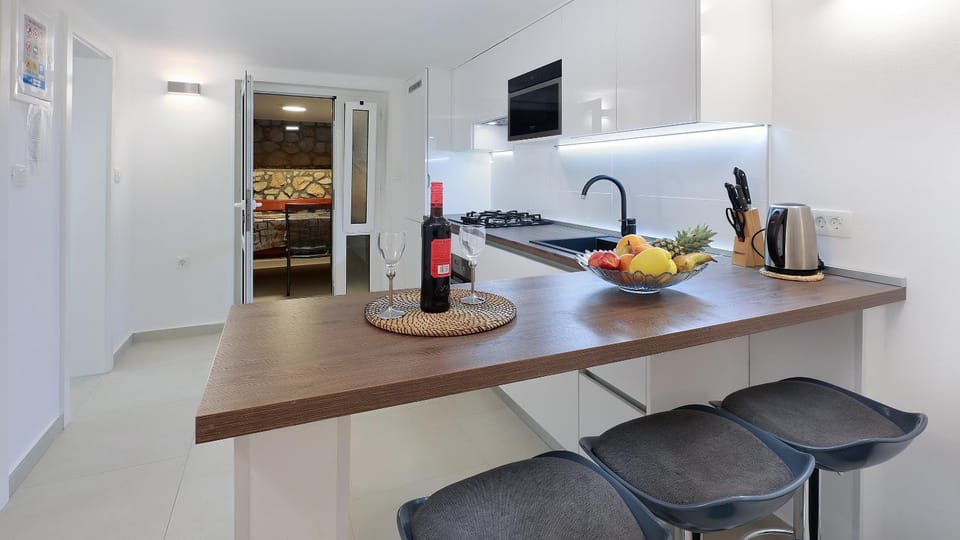 Kitchen or kitchenette, Living room, Seating area