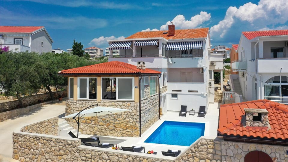 Property building, Pool view