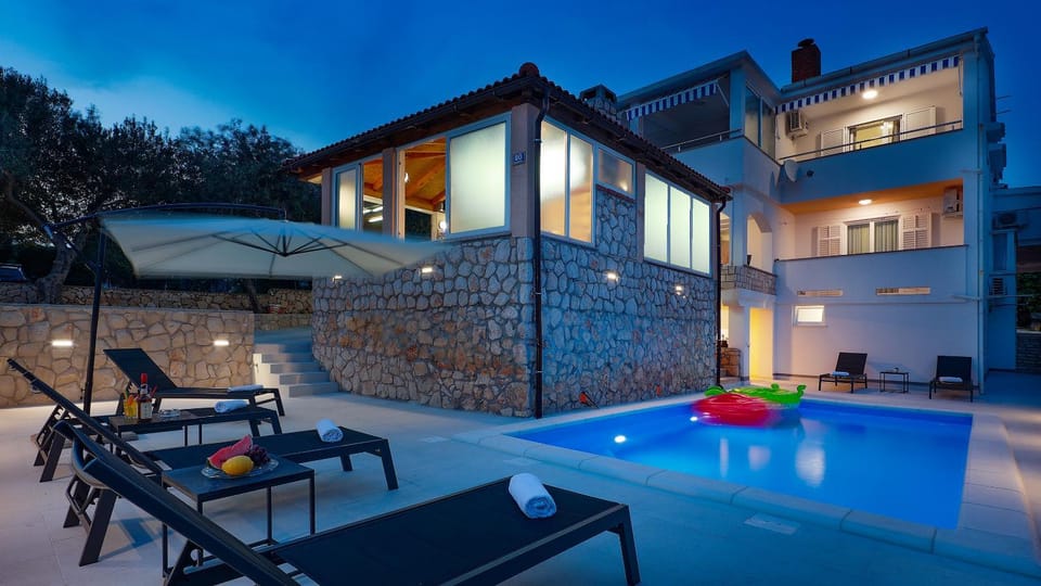 Property building, Swimming pool