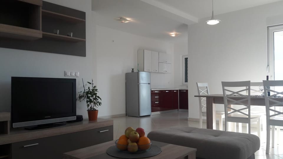 Balcony/Terrace, Kitchen or kitchenette, Living room, Dining area