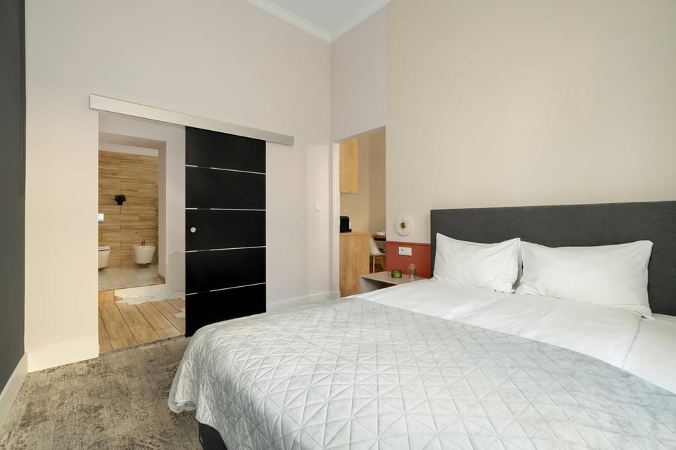 Bed, Bathroom, Photo of the whole room, Bedroom, wardrobe