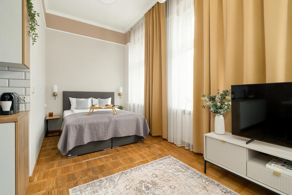 Bed, TV and multimedia, Kitchen or kitchenette, Photo of the whole room