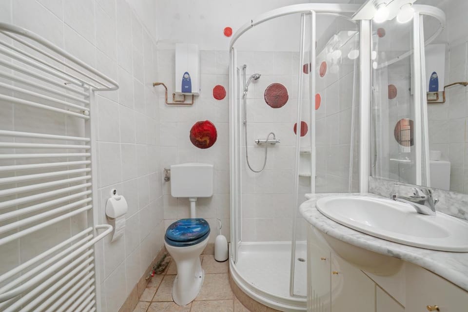 Bathroom, Living room