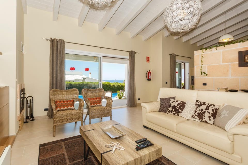 Day, Living room, Garden view, Pool view, fireplace