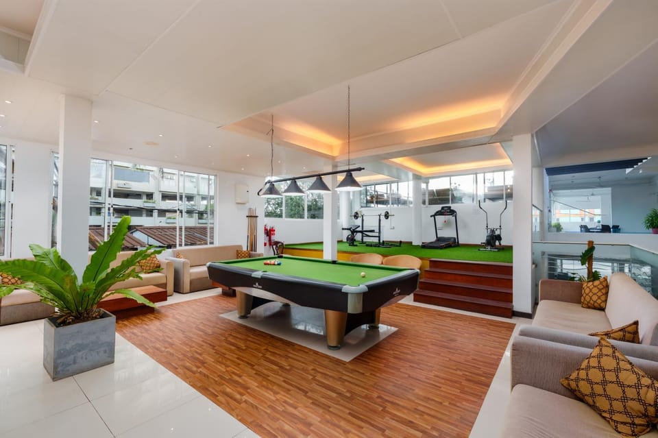 Billiard, Game Room