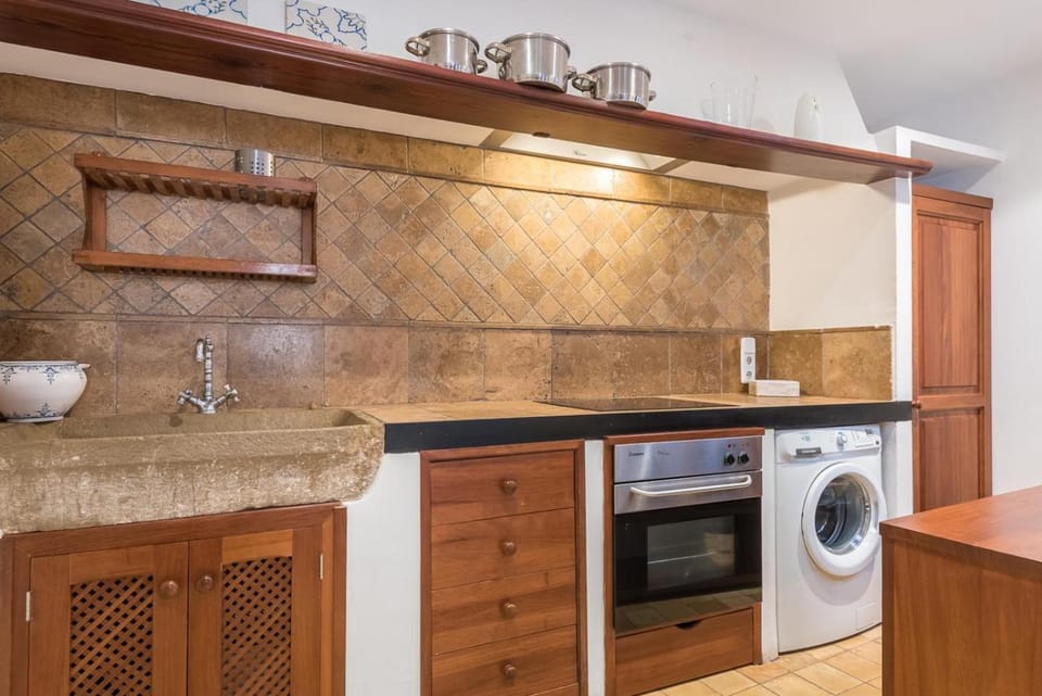Kitchen or kitchenette, minibar, pet friendly, stove, washing machine