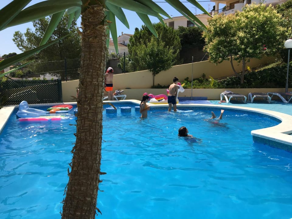 Swimming pool, children, Family