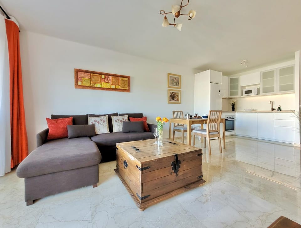 Living room, Dining area, kitchen